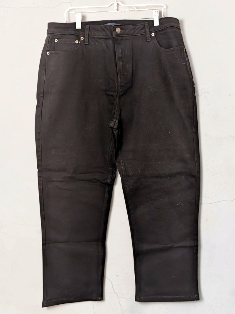 Amazon Essentials Women's Relaxed Black Jeans